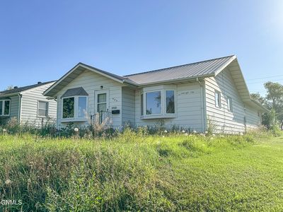 905 6th Ave SE, Jamestown, ND, 58401