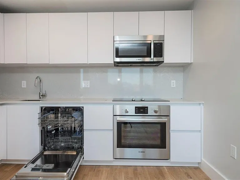 335 Harvard St #8 — Photo 2