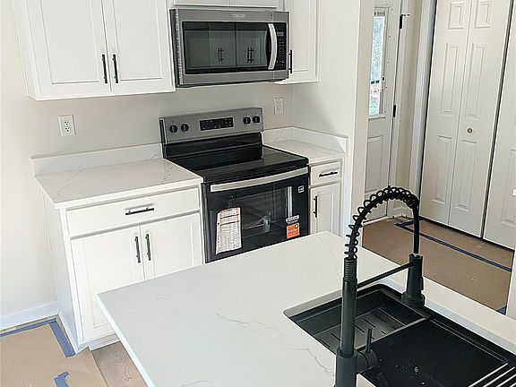 3rd image of 123 Kingswood Dr