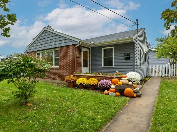 1885 Marion St, Dubuque, IA 52003