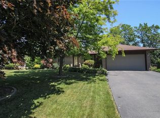 114 Chimney Sweep Ln, Rochester, NY 14612