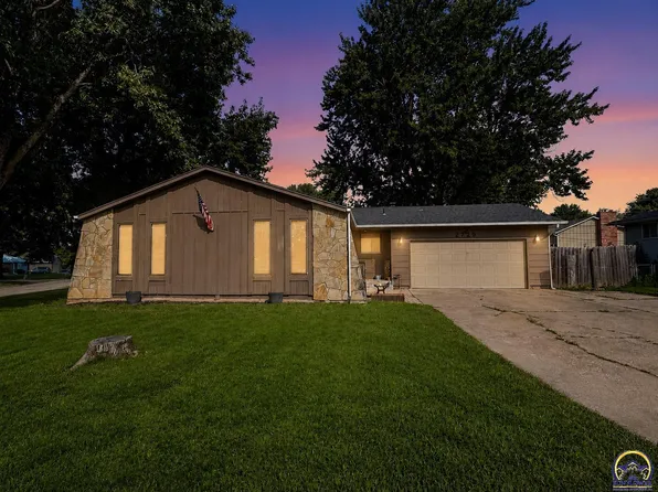 2729 SW Kingsrow Rd, Topeka, KS 66614