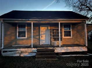 35 Center St, Great Falls, SC 29055