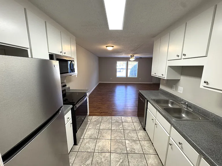 Pineview Townhomes — Photo 10