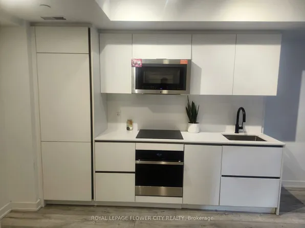 327 King St W, Toronto, ON
