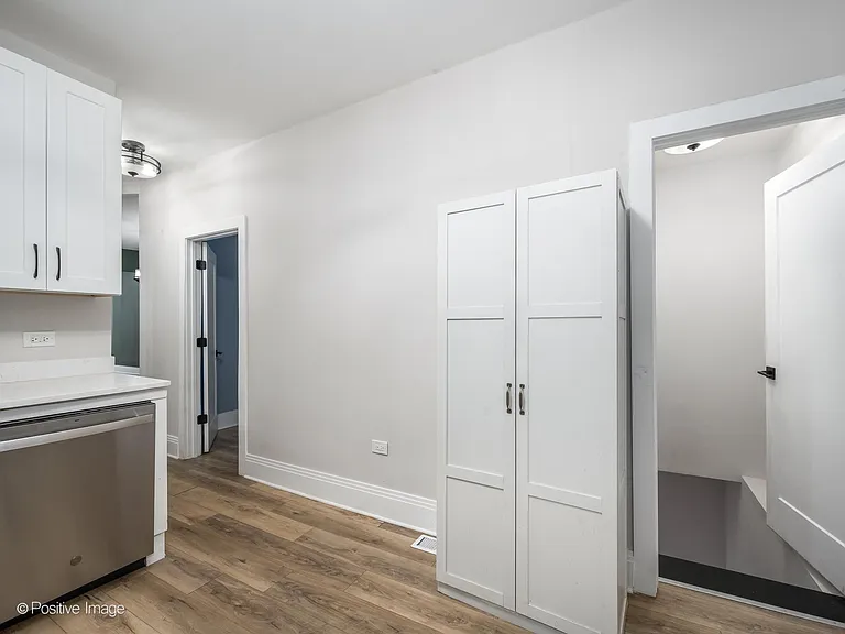 3546 W Beach Ave #1 — Photo 5