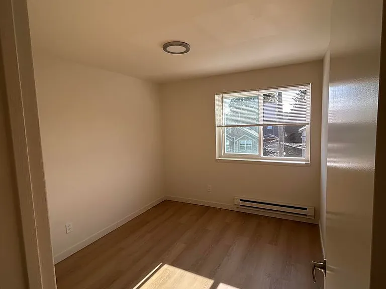 3624 Phinney Ave N — Photo 11