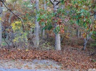 27 Foster Ave, Hampton Bays, NY 11946