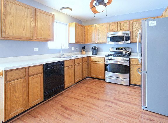 3rd image of 574 Charlton Ct