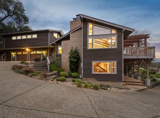 2016 Park Vista Court, Santa Rosa, CA 95405