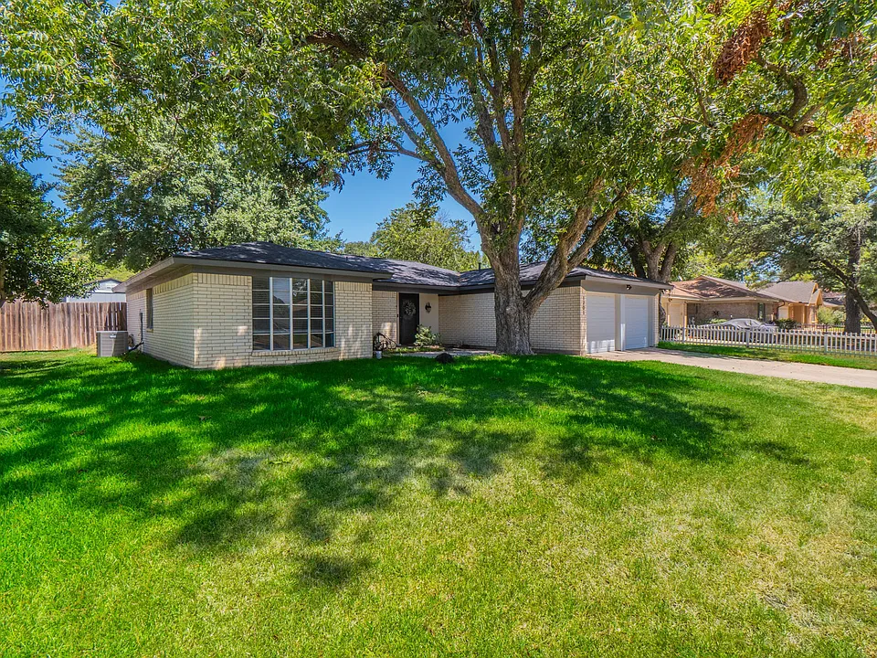1701 Brookhaven Cir
