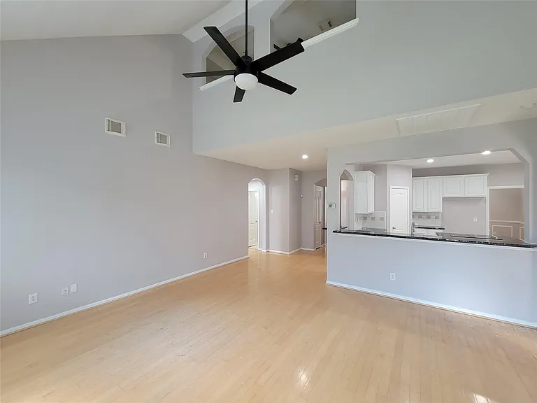 9410 Barretts Glen Ct — Photo 14