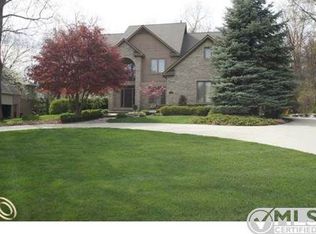 8693 Hunters Creek Dr, Clarkston, MI