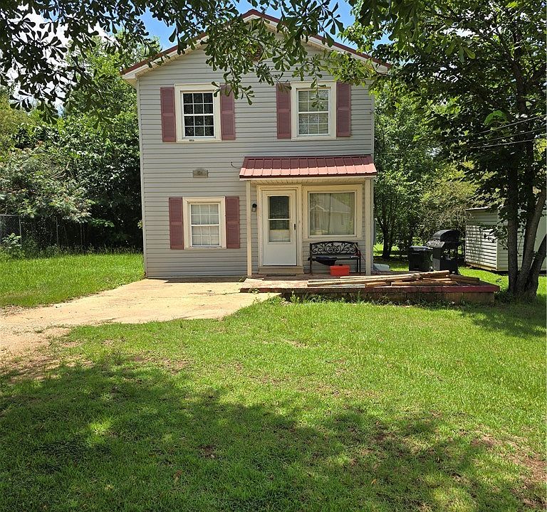 1st image of 624 32nd Ave E