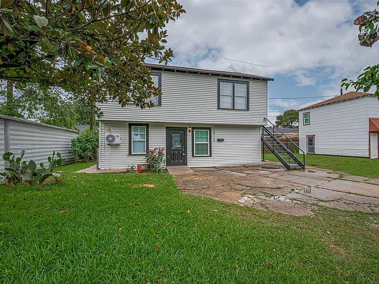 2516 Craigmont St — Photo 16