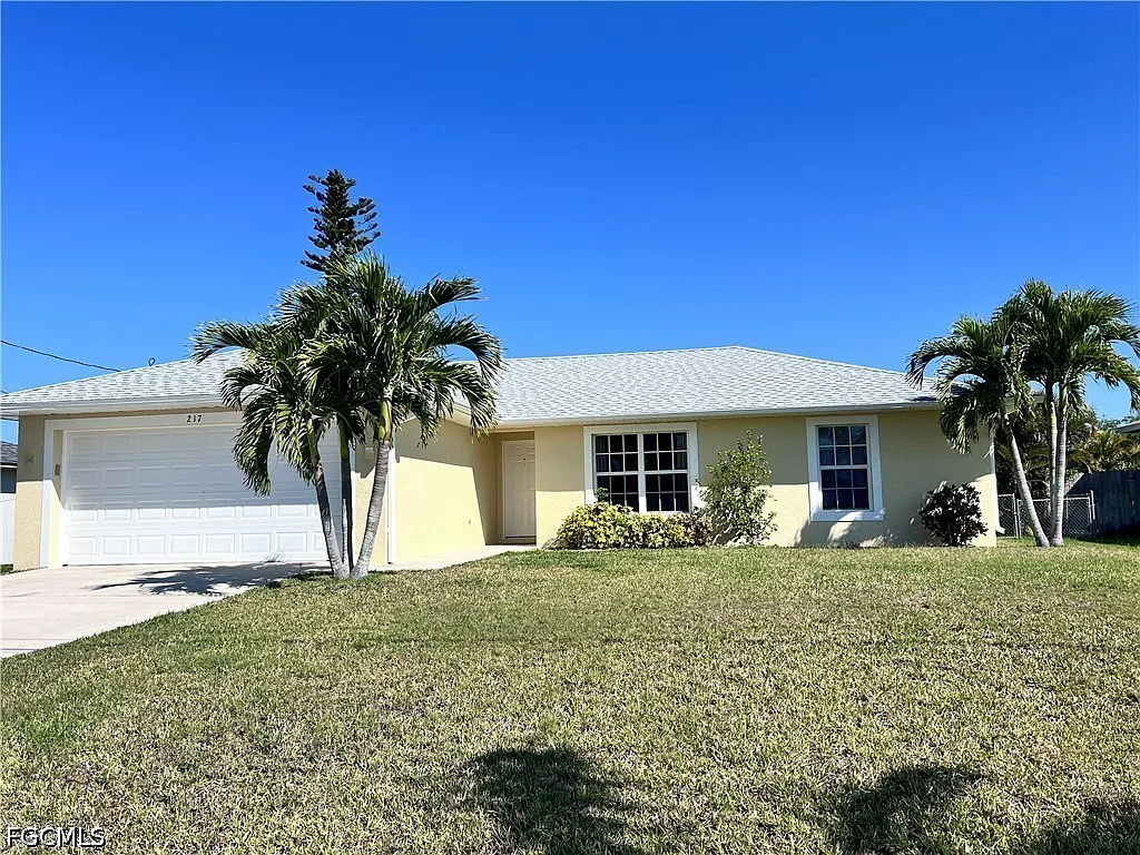 3 bed, 2.0 bath, 1215 sqft, $1,900 — Photo 1