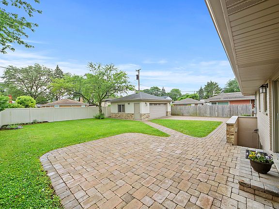 5th image of 5033 Estes Ave