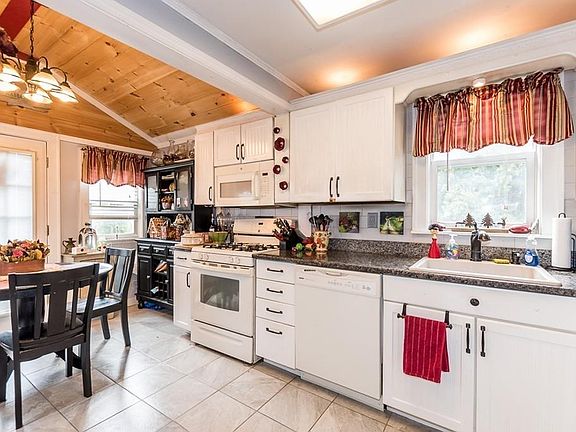 5th image of 4 Cottage Ln