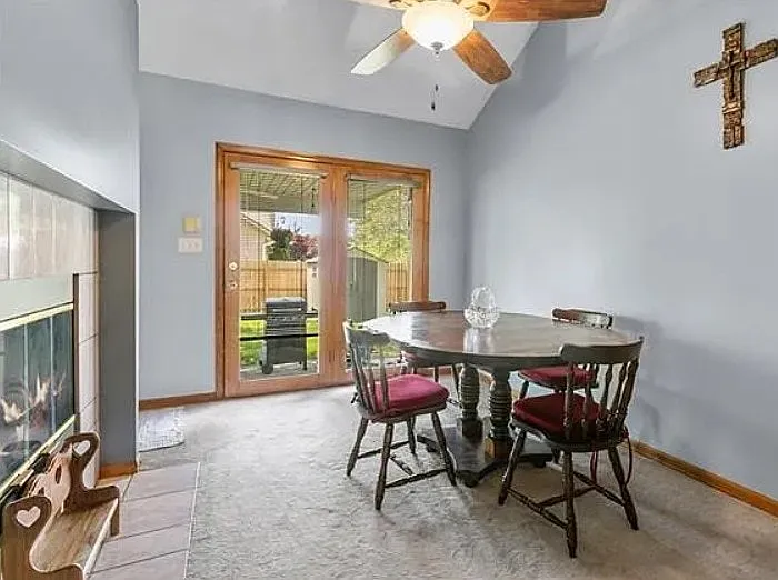 3400 Gateway Dr — Photo 3