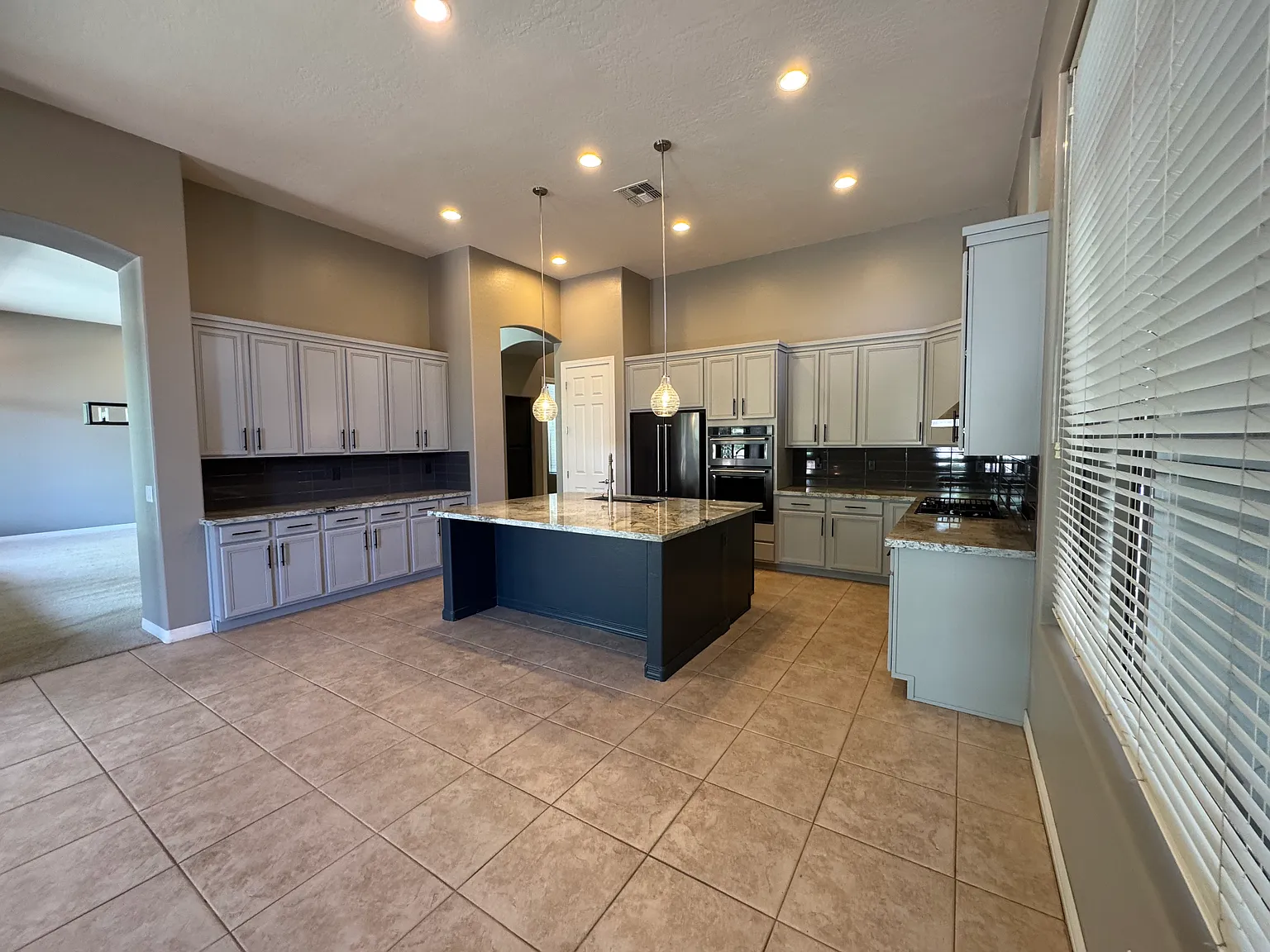 4 bed, 2.5 bath, 3098 sqft, $3,900 — Photo 3