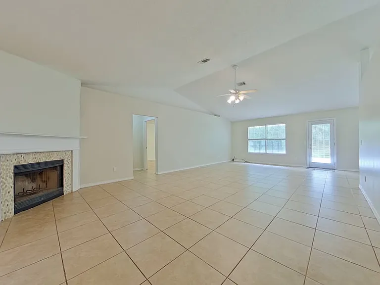 143 Steeplechase Dr — Photo 3