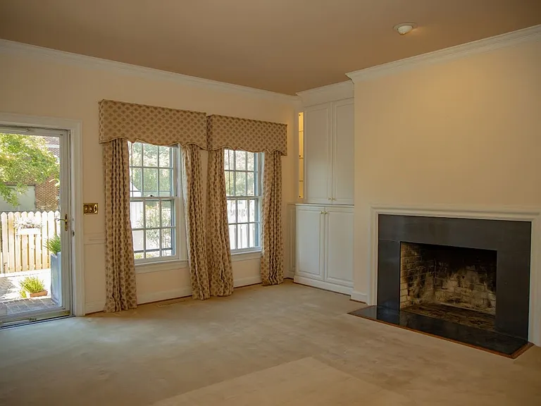 817 Botetourt Gdns — Photo 12