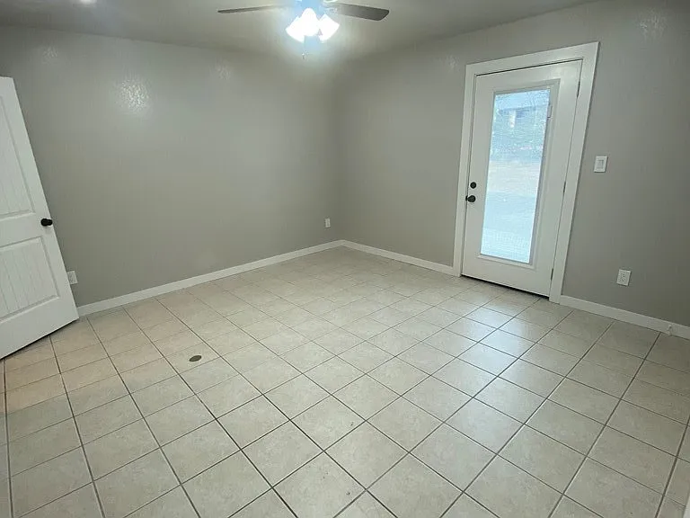 518 Peterson Dr — Photo 6