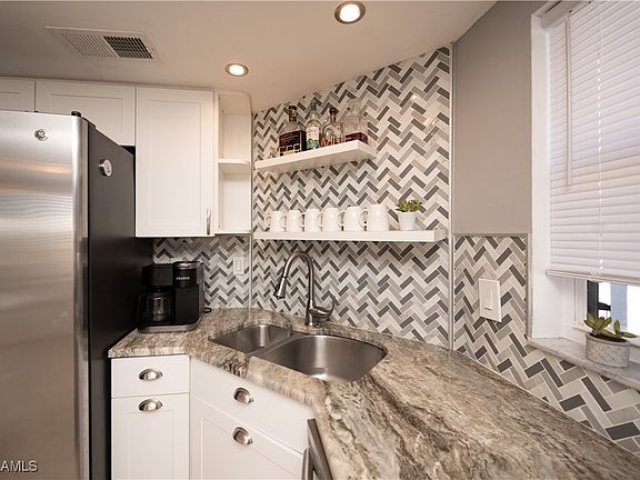 3rd image of 1609 SW 51st St #202