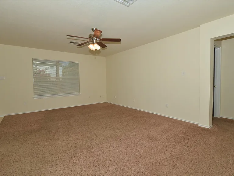 807 Estancia Way — Photo 4