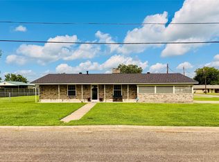 100 Vatra St, Mount Vernon, TX 75457