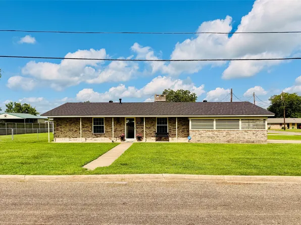 100 Vatra St, Mount Vernon, TX 75457