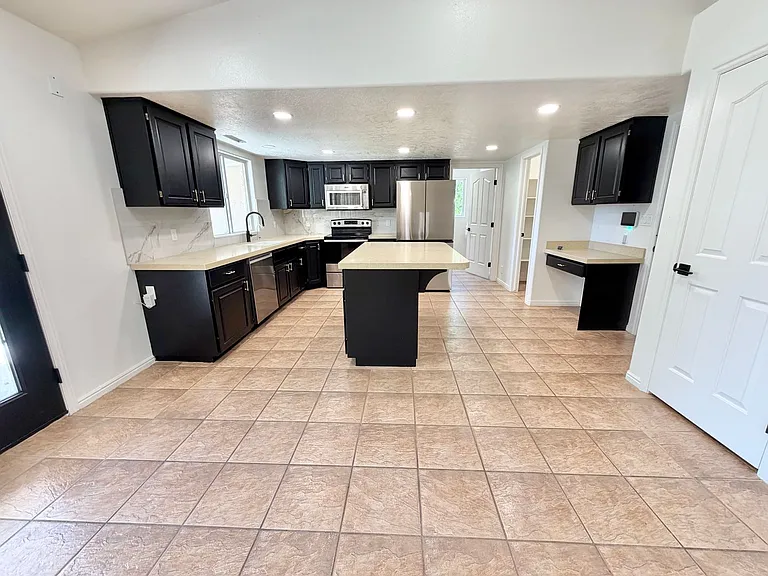 3519 S 1470 W — Photo 11