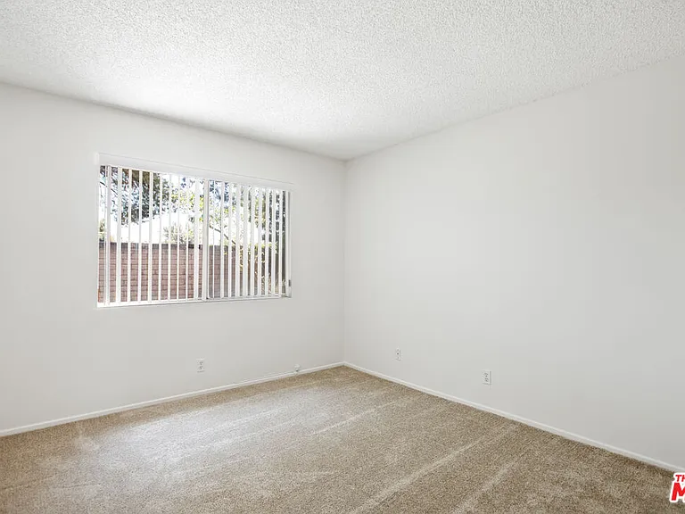 5464 Evelyn Dr — Photo 11