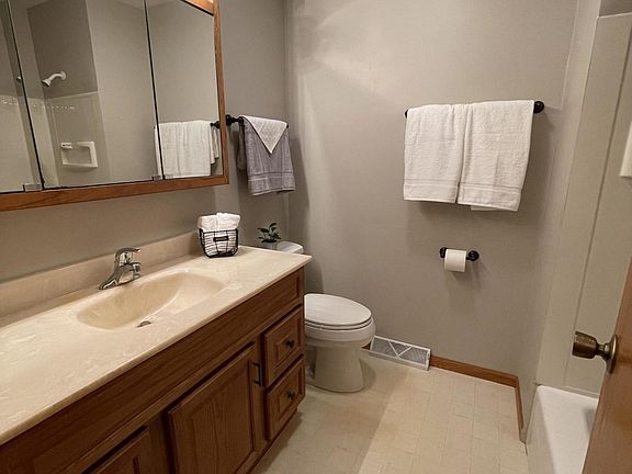 5th image of W182N5748 Balsam Ct