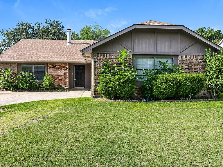 3913 Horizon Pl — Photo 1