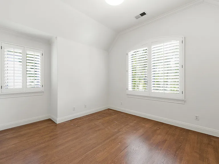 1506 Vancouver Ave — Photo 41