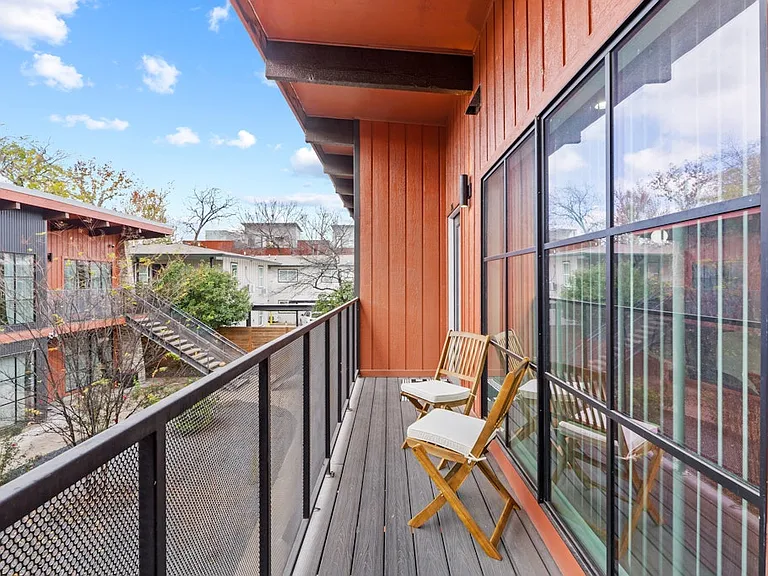 400 E 30th St #205 — Photo 32