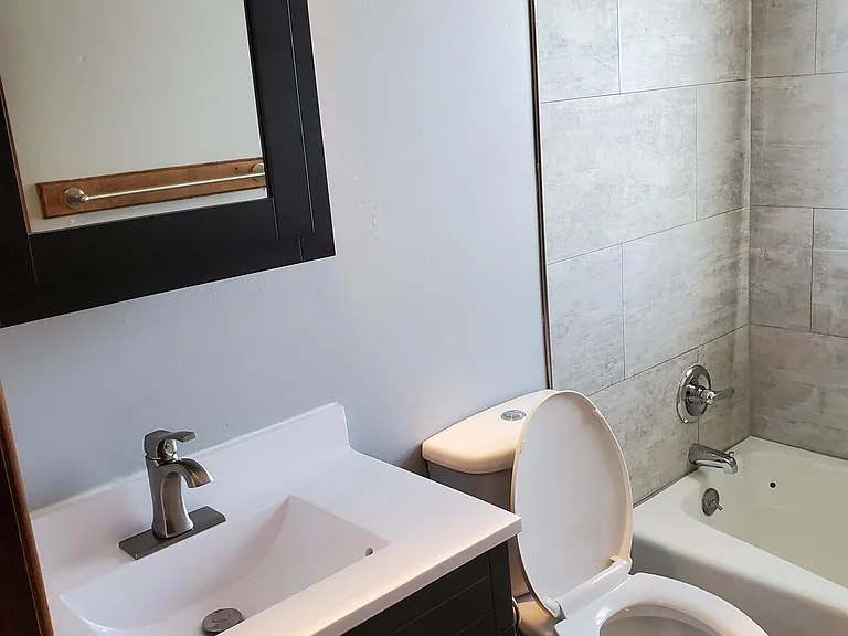 300 2nd St NE #9 — Photo 8