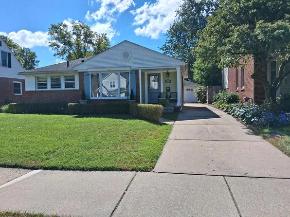 2412 Manchester Rd, Birmingham, MI 48009