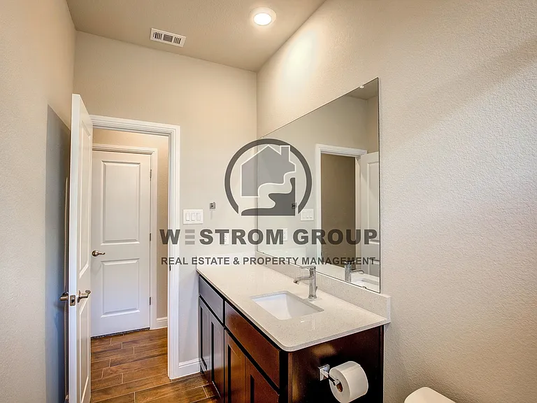 820 Greenford Mnr — Photo 40