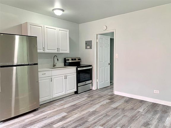 3rd image of 2901 NW 18th St #13