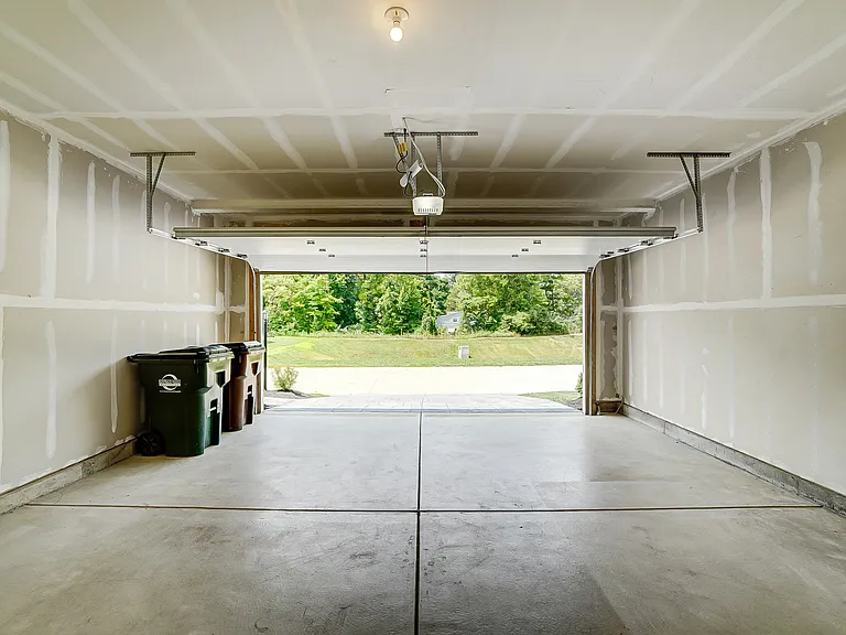 2847 Greenridge Cir — Photo 32