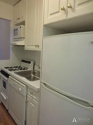 Rented by Anchor Associates | media 19