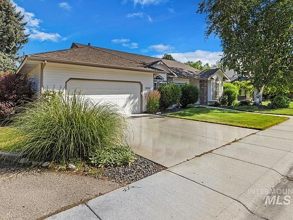 3rd image of 8036 W Arapaho Ct