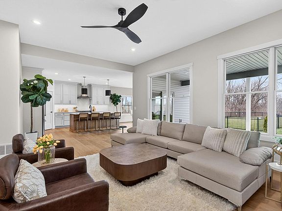 3rd image of 7091 Spring Creek Dr
