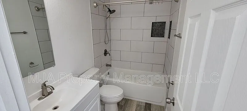 2 bed, 1.0 bath, 1400 sqft, $1,495 — Photo 3