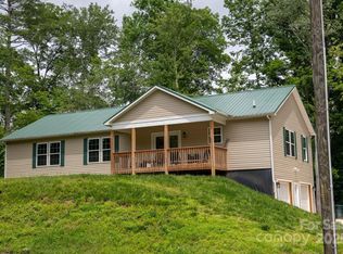 1036 Williamsburg Dr, Lenoir, NC 28645
