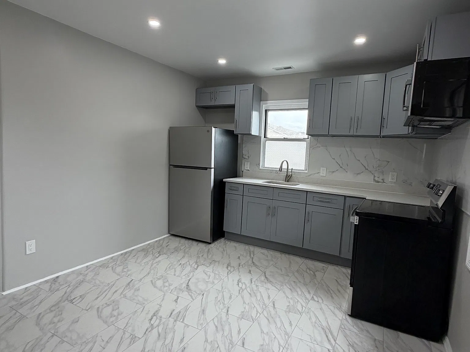 2 bed, $4,000 — Photo 2