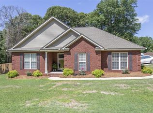 1508 White Cloud Dr, Deatsville, AL 36022