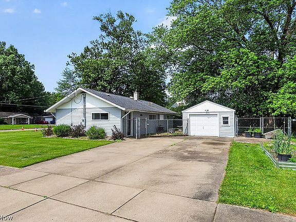 3rd image of 4126 Woodmere Dr